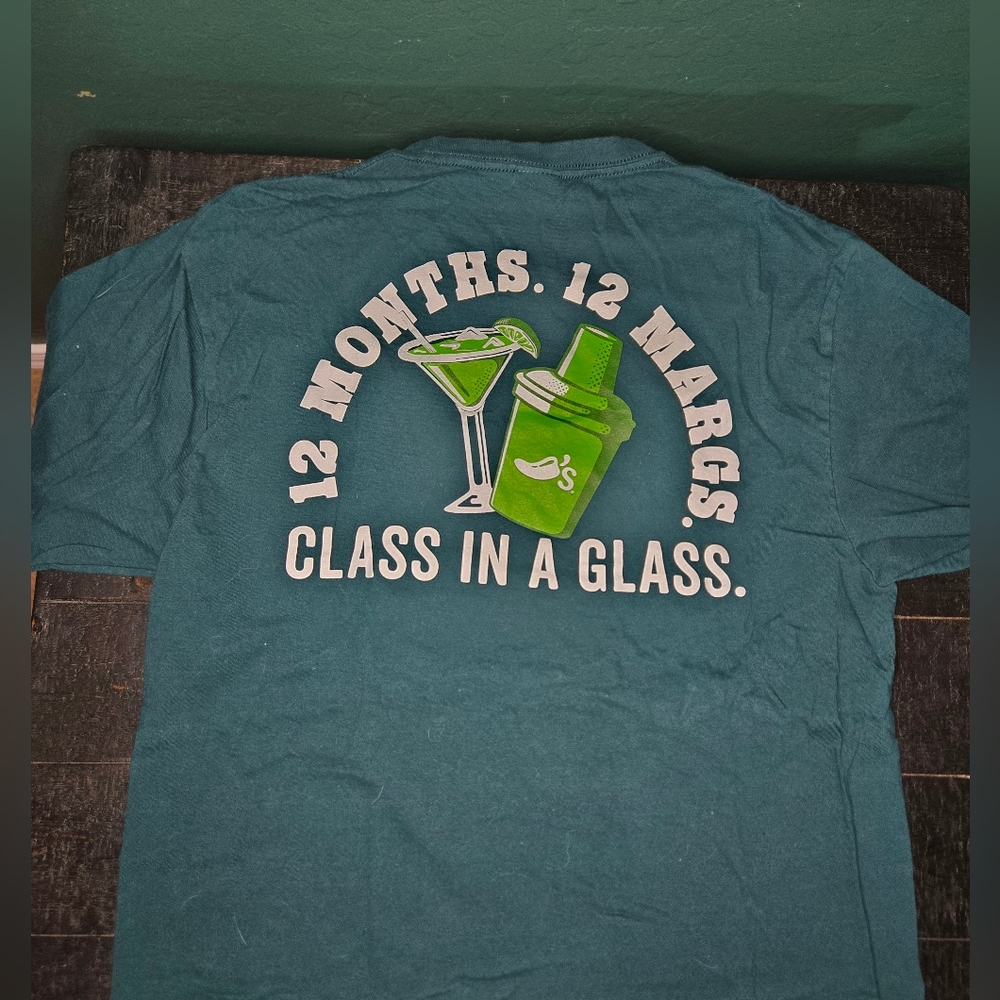 Chili's Green Tuxedo Margarita T-Shirt, Medium